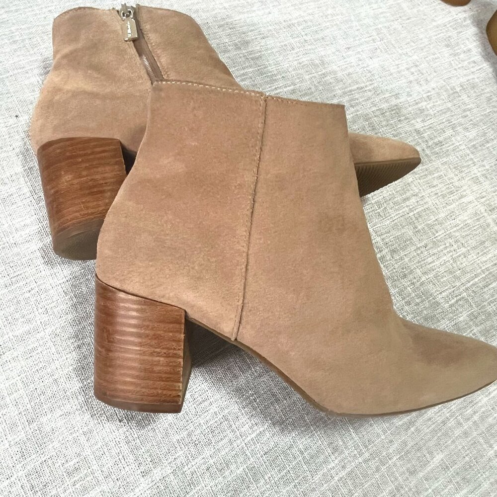 Blondo Wood Block 3" Heel Cowhide Camel Color Suede Ankle Bootie Size 8M